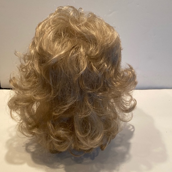 Woman’s Blonde Wig - Picture 3 of 5
